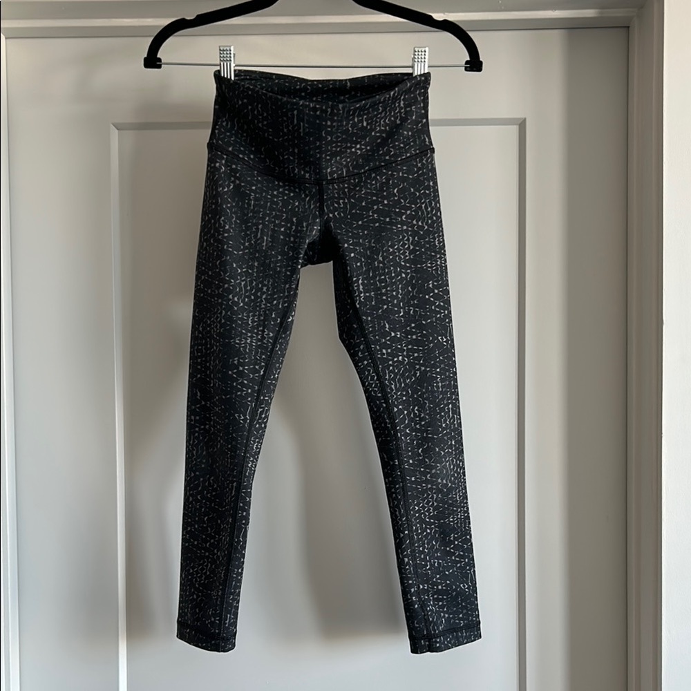 Lululemon Wunder Under cropped leggings